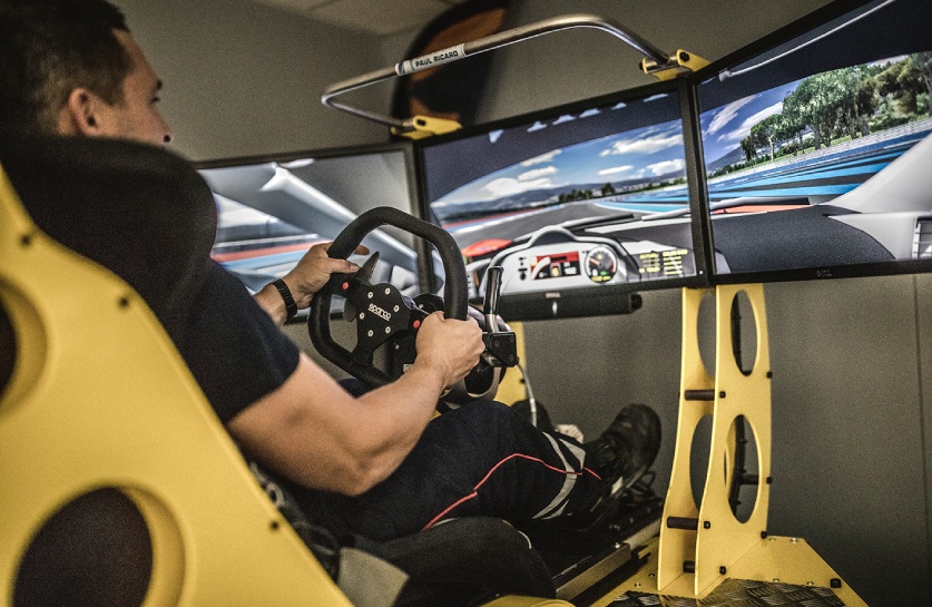 pompier_sur_un_simulateur_de_pilotage